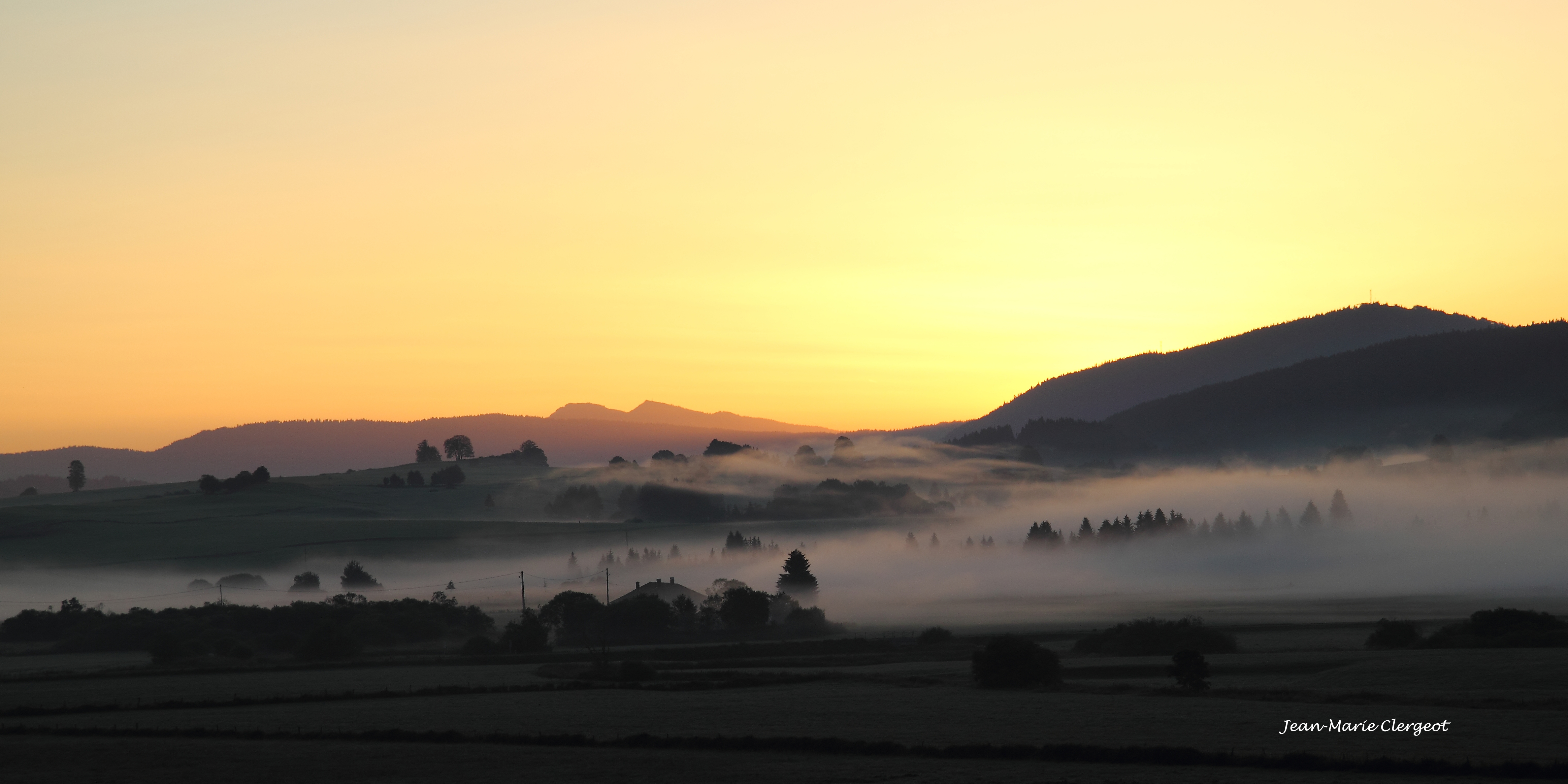 2012 0961 - (Mouthe) La vallée au petit matin