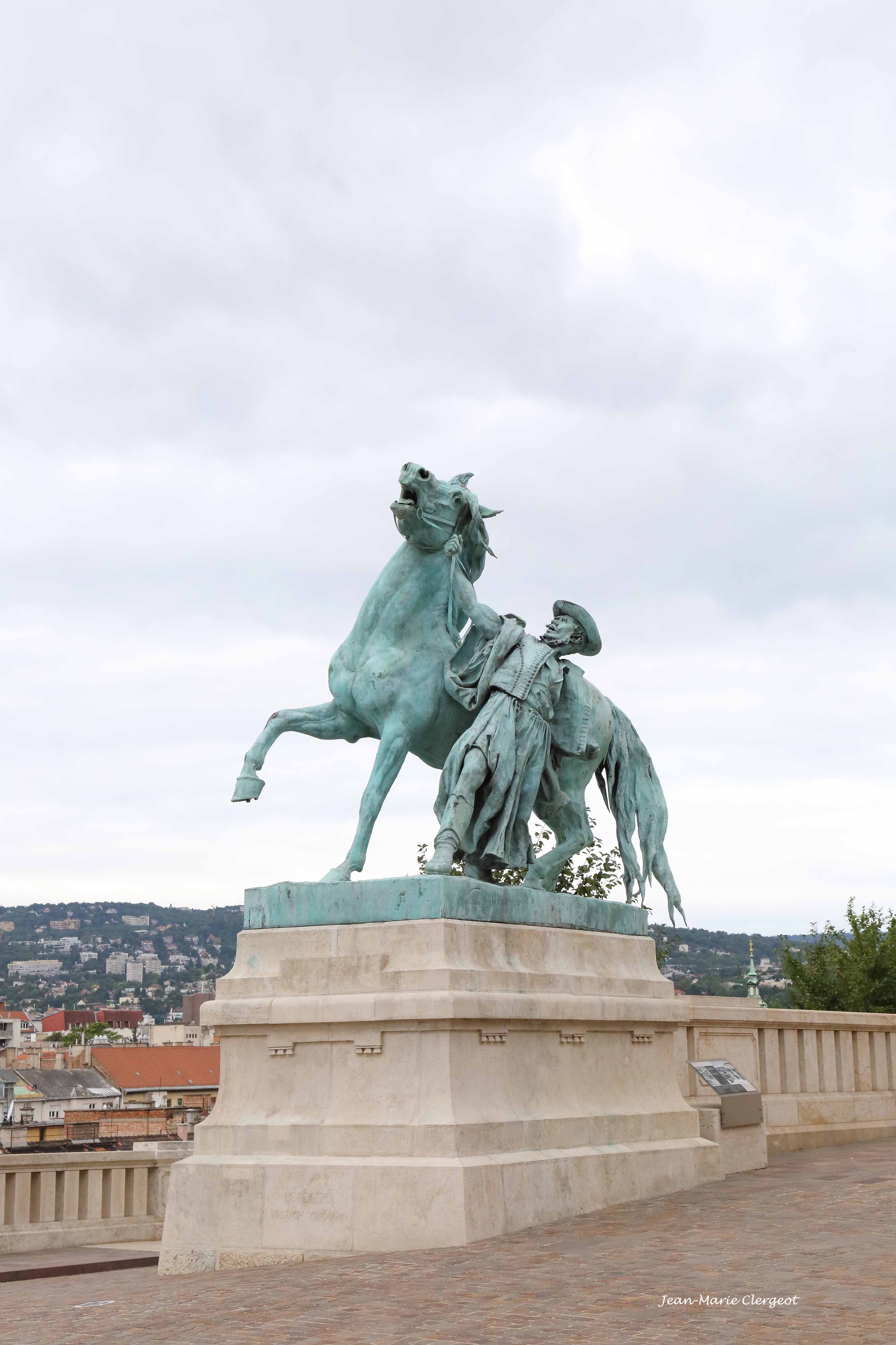 2025 0759 - (Budapest, Hongrie) Statue equestre d'un Magyar au Palais de Budavar