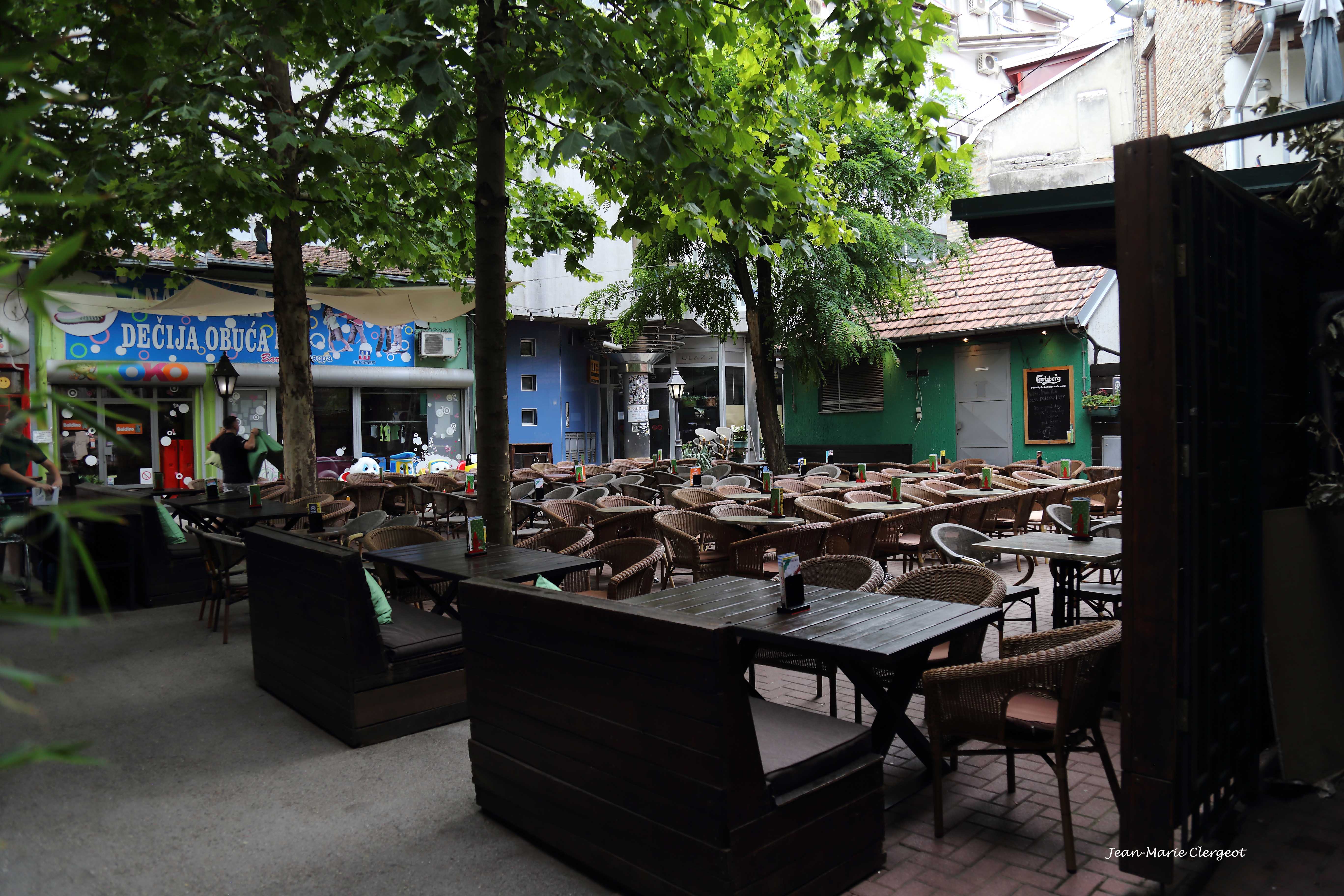 2025 1025 - (Novi Sad, Serbie) Le Café Gabby dans Dunavska