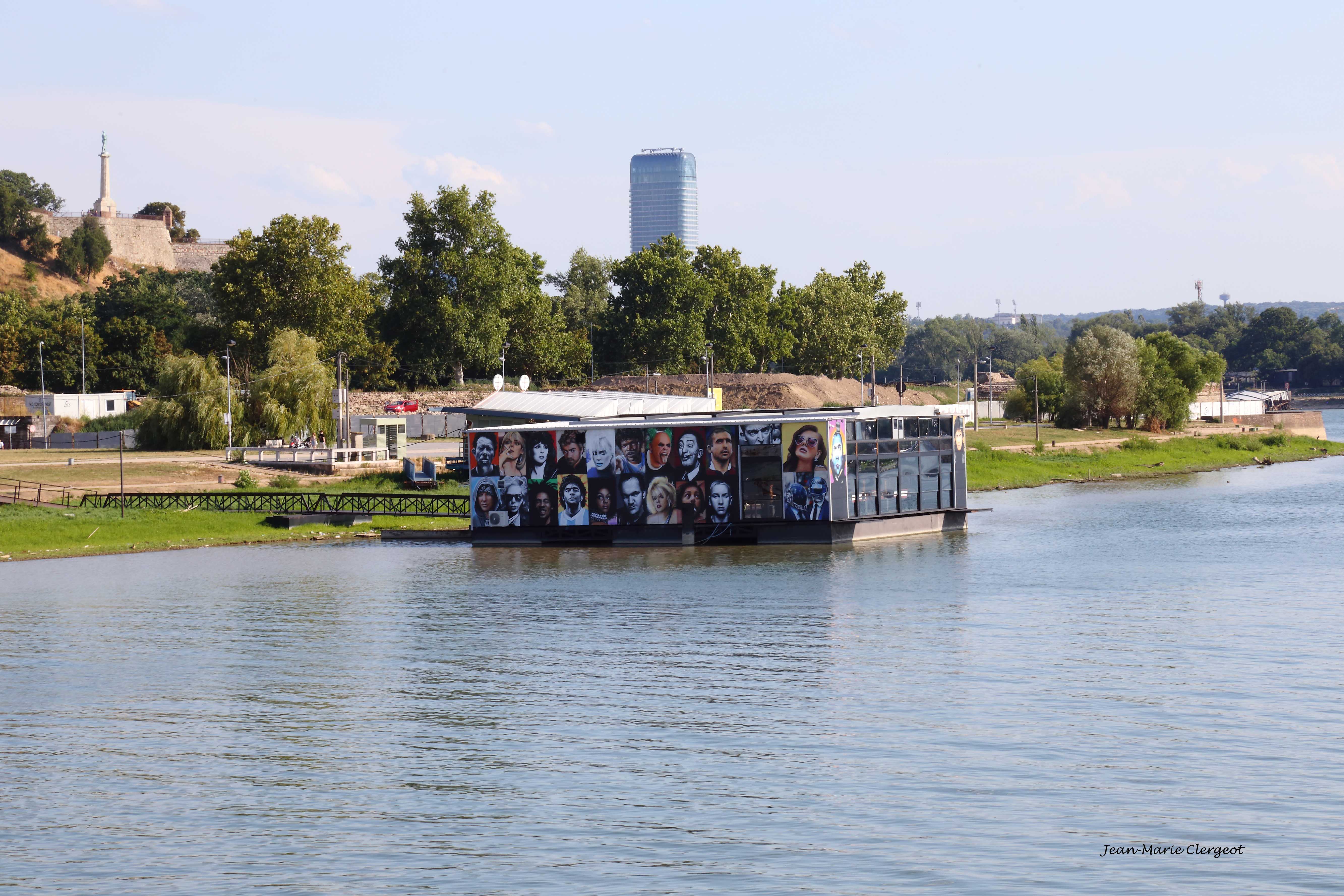 2025 1078 - (Belgrade, Serbie) Un ponton de stars