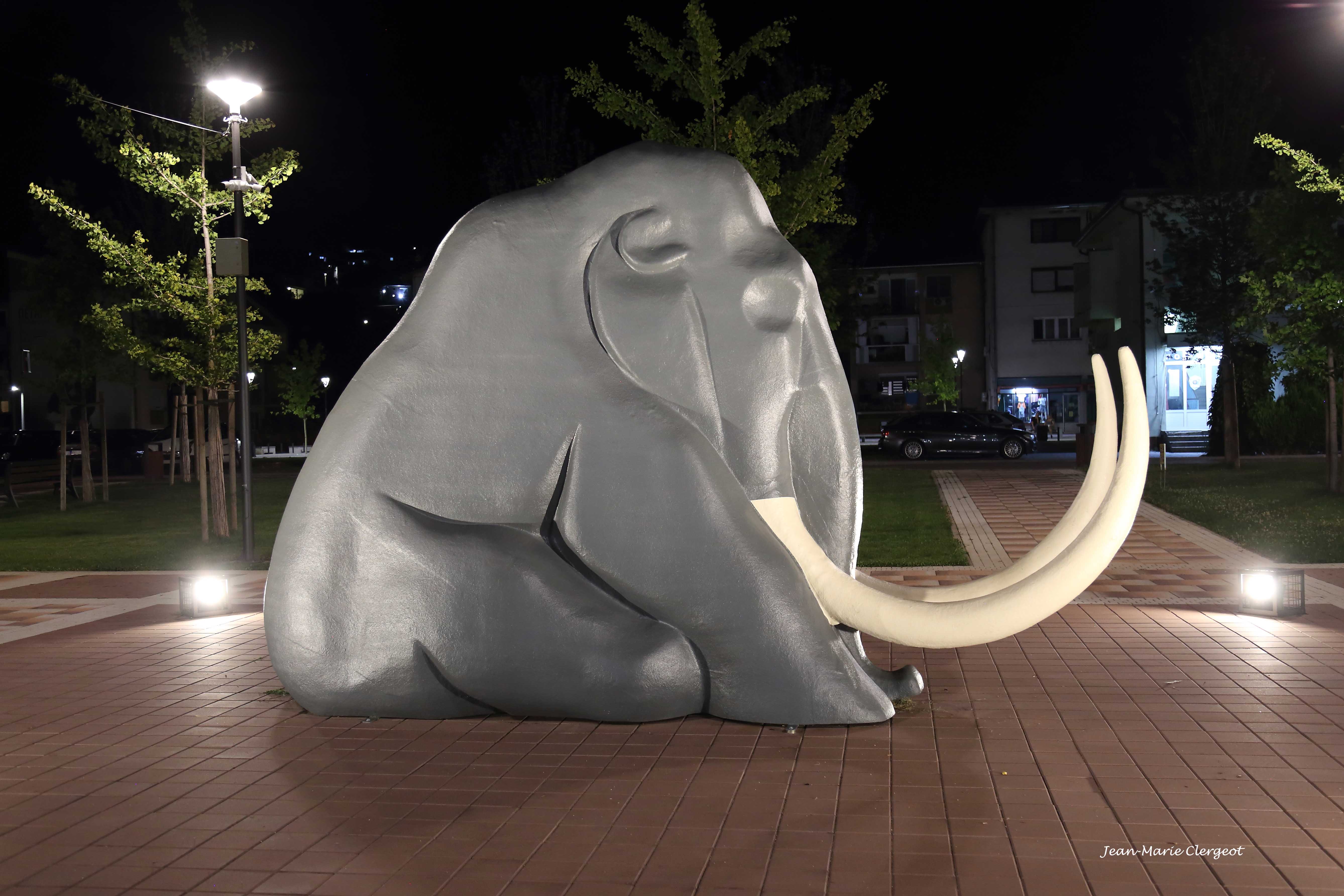 2025 1228 - (Les Portes de Fer) Le Mamouth de la douane de Donji Milanovac