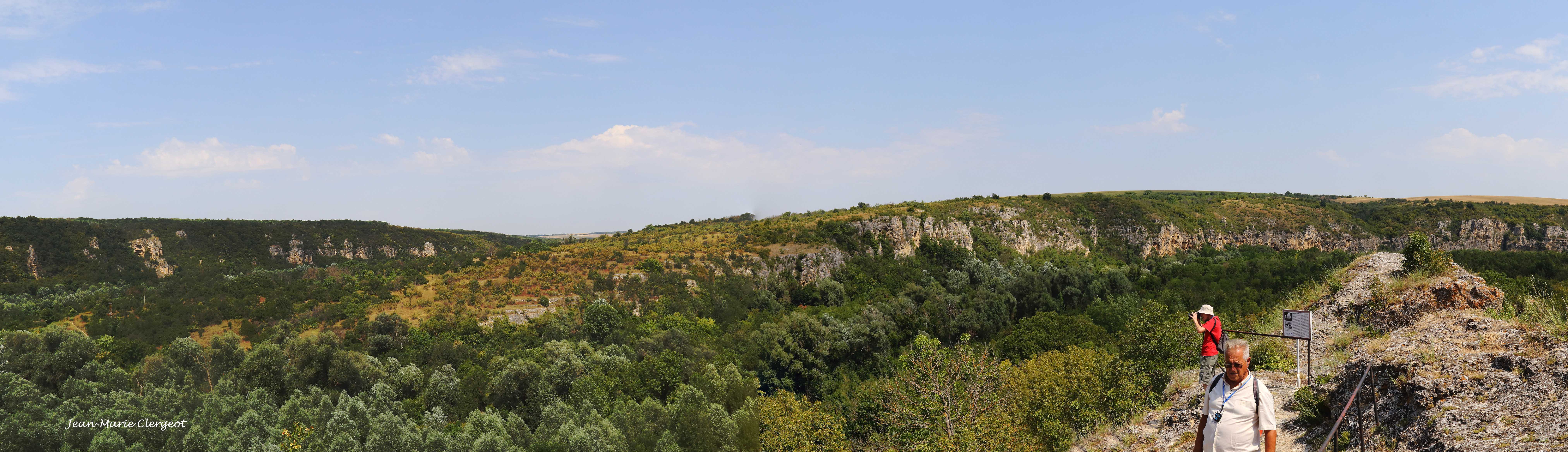 2025 1336 - (Roussé, Bulgarie) Les falaises troglodites du Parc national de Roussenski Lom