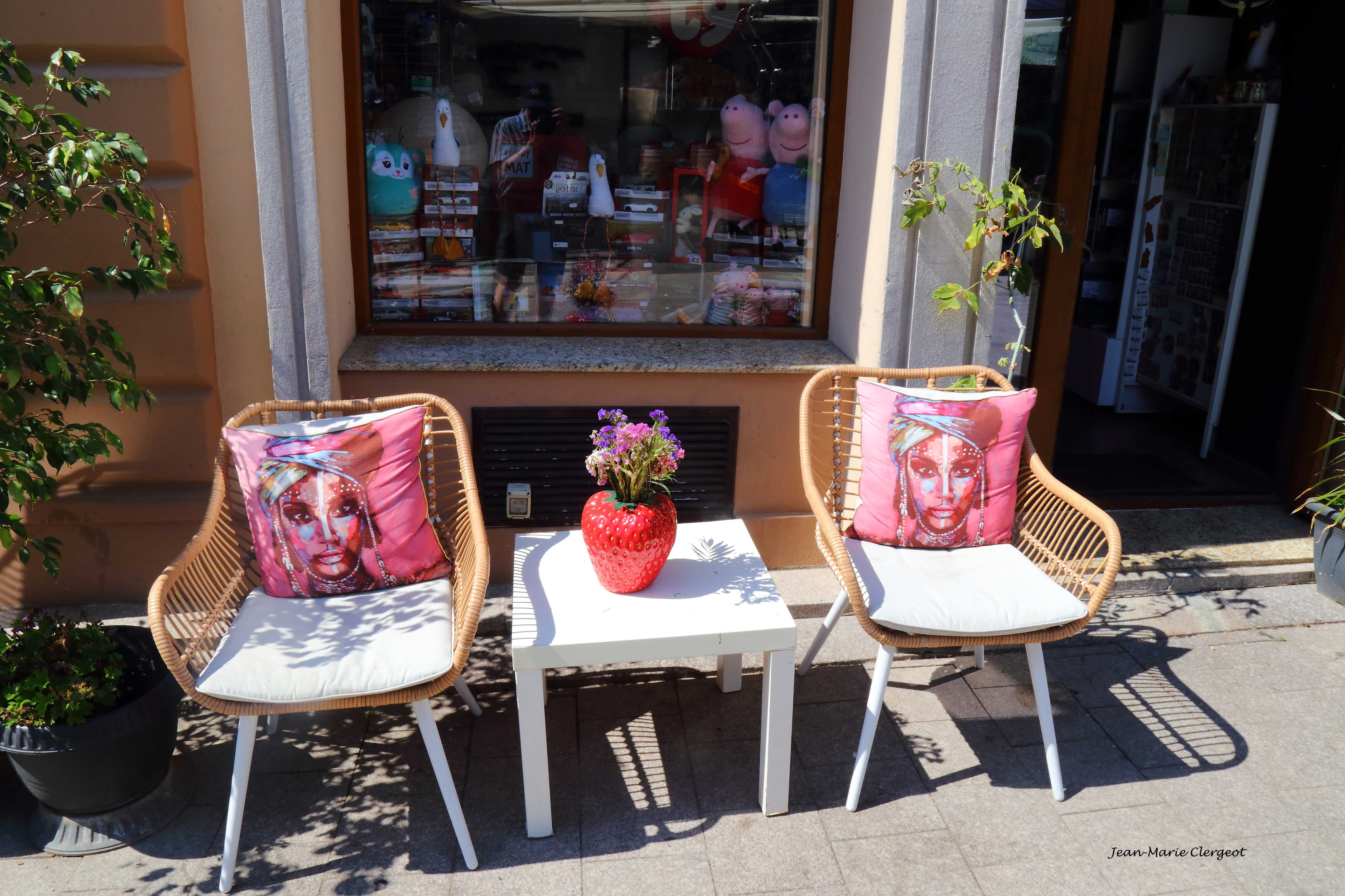 2025 1502 - (Constanta, Roumanie) Déco d'extérieur Boulevard Tomis