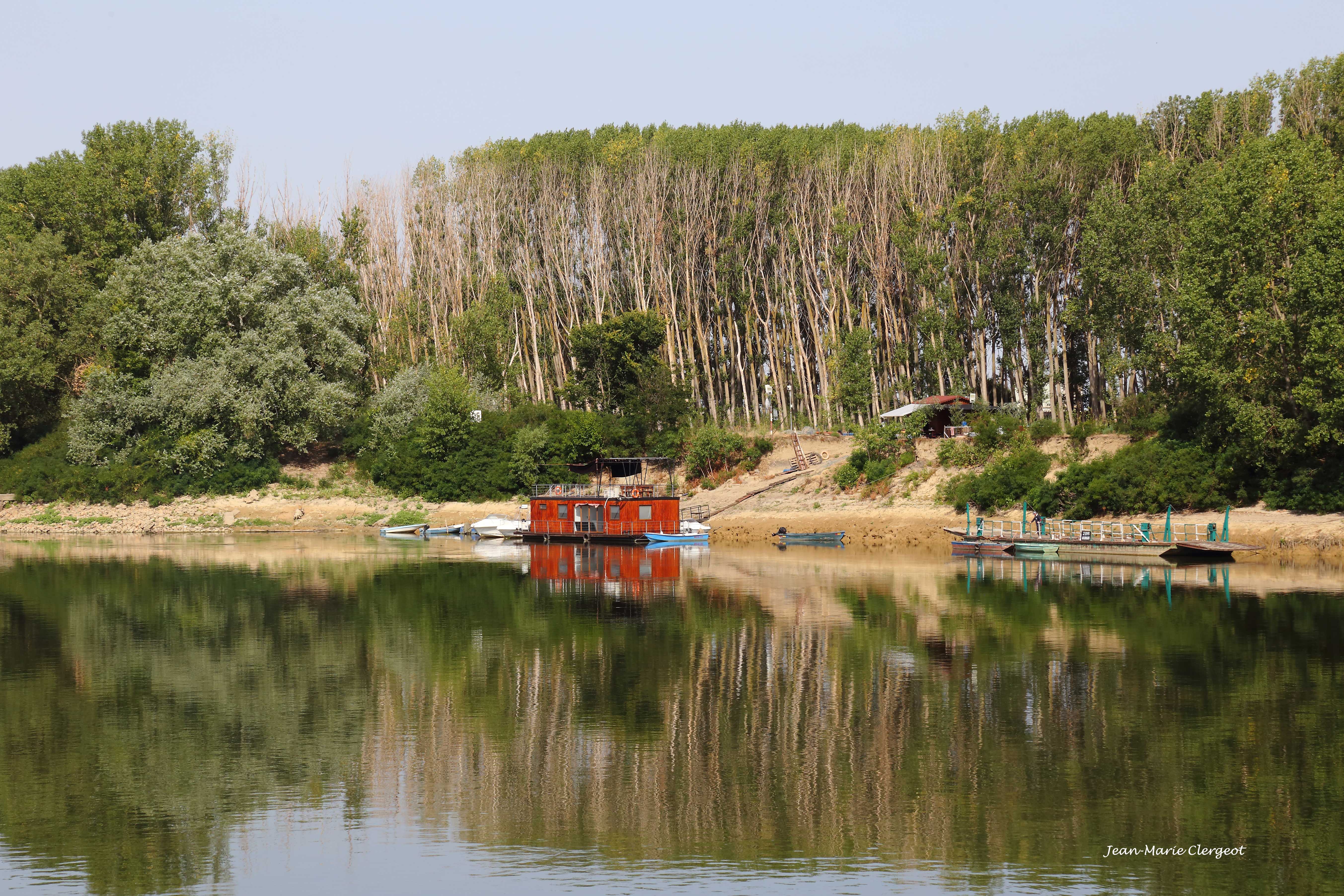 2025 1555 - (Danube, Roumanie) Le ponton rouge